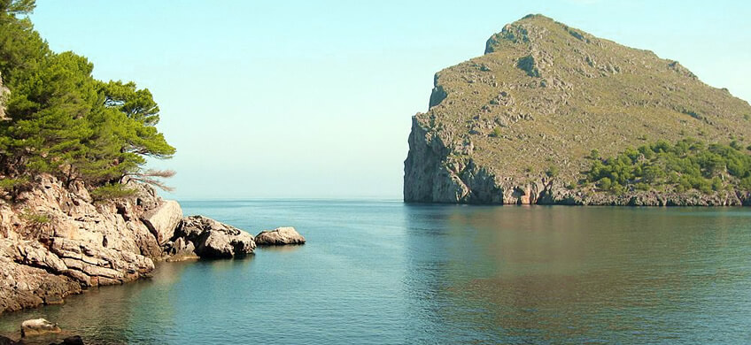 La carretera que lleva a la cala Sa Calobra es una de las carreteras más espectaculares de Esapaña