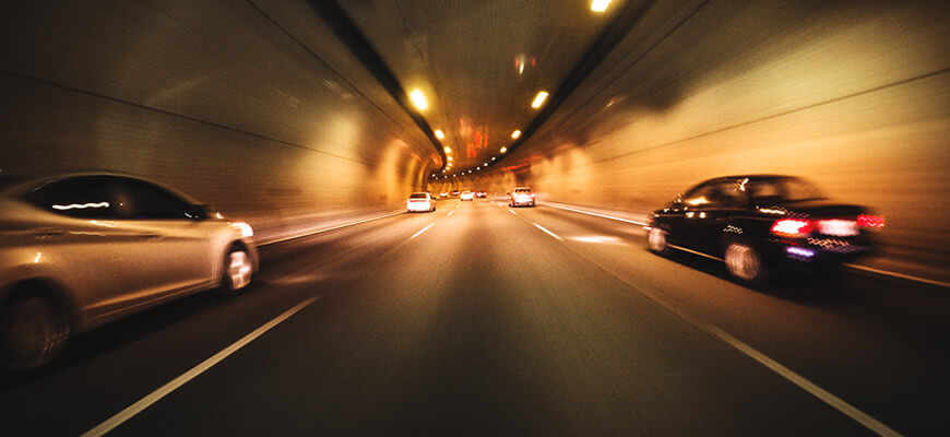 conducir en un túnel