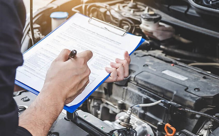 revisar el coche antes de viajar