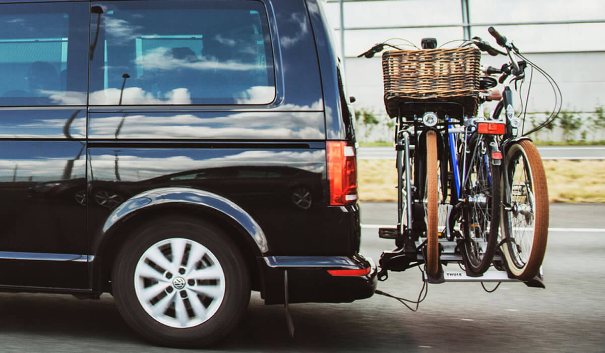 como llevar la bici en el coche portabicicletas de gancho