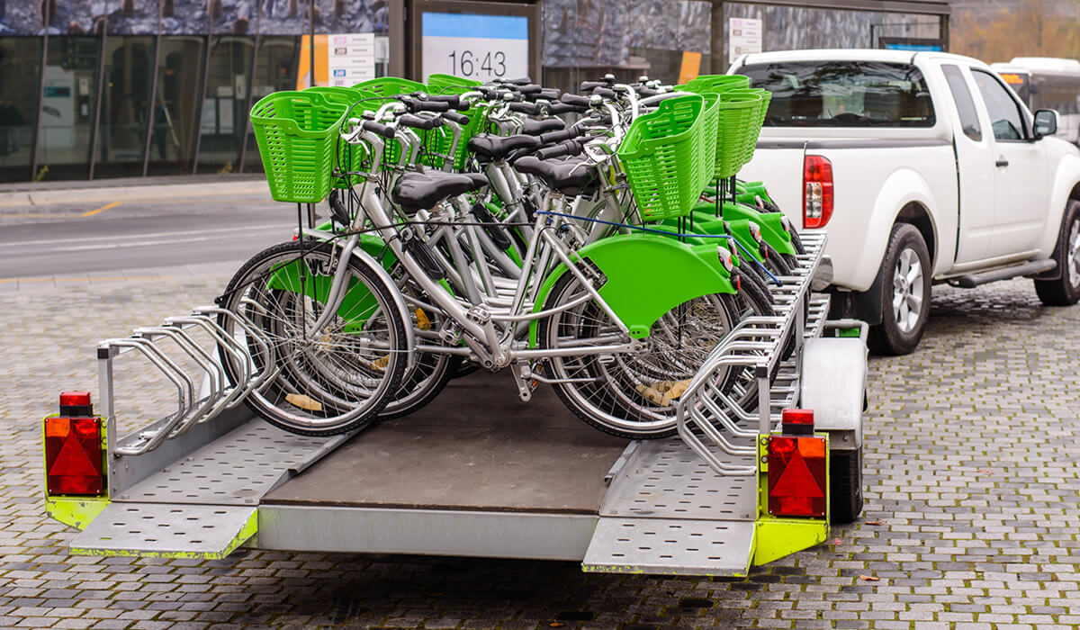 como llevar la bici en el coche portabicicletas de remolque