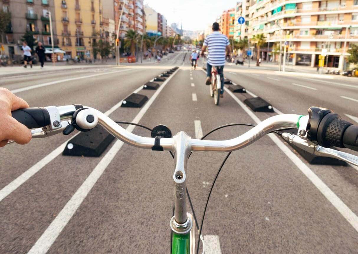 Busca el carril bici, la mejor zona por la que circular