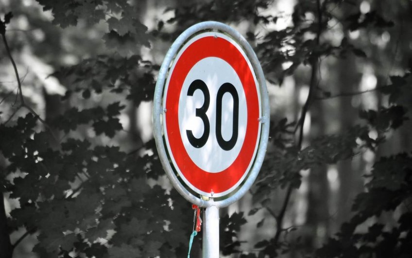 limite velocidad 30