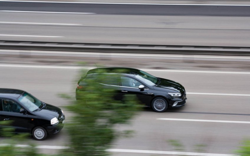 adelantar a varios vehículos a la vez está permitido adelantar a varios vehículos a la vez está permitido