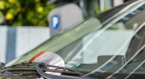 parar o estacionar