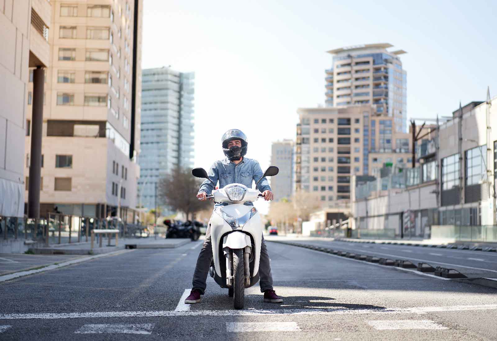 conducir moto en ciudad