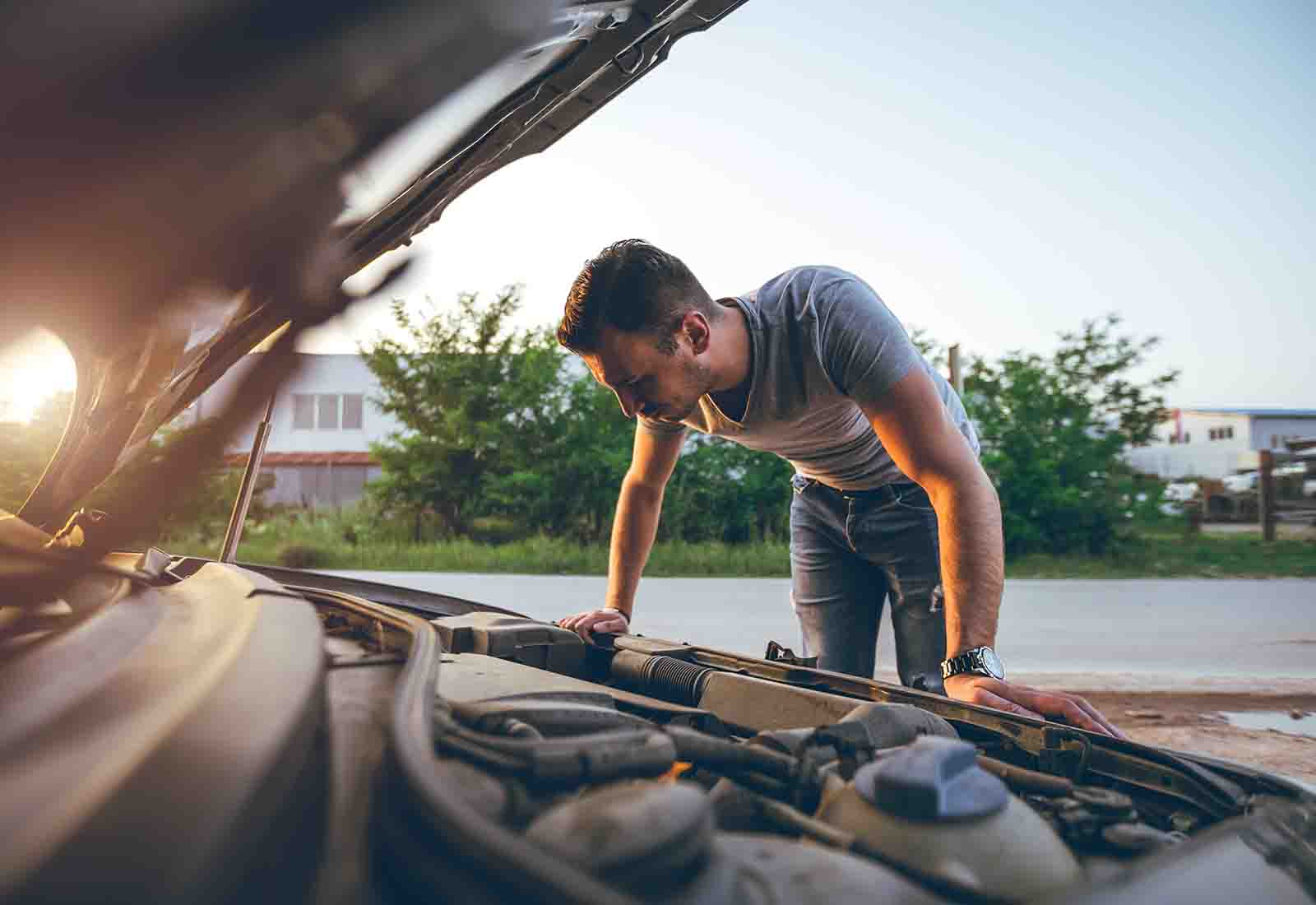 Úniky kvapaliny, nefunkčný ventilátor či zanesený chladič môžu v horúčavách spôsobiť prevarenie motora a vážne poškodenie.
