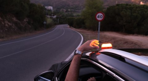 Luz de emergencia V16 homologada