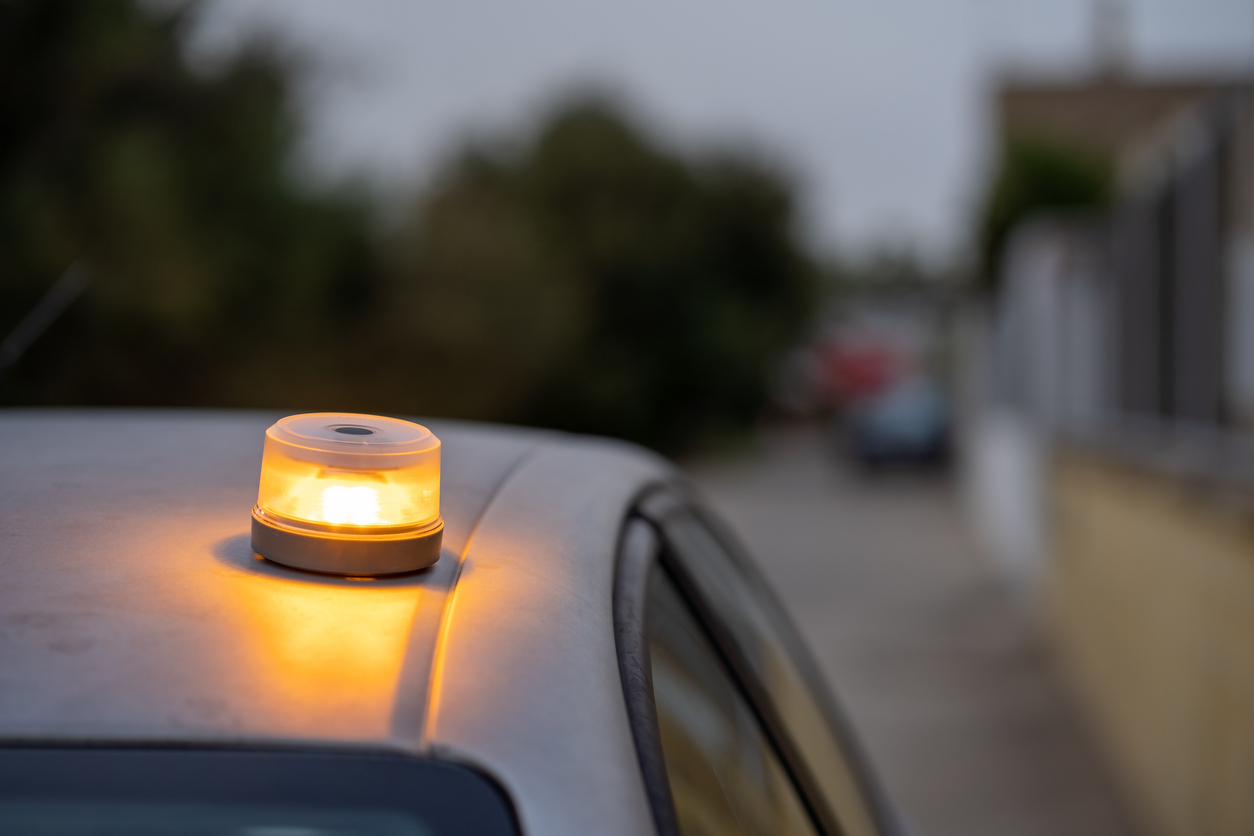 Luz de emergencia V16 homologada Luz de emergencia V16 homologada